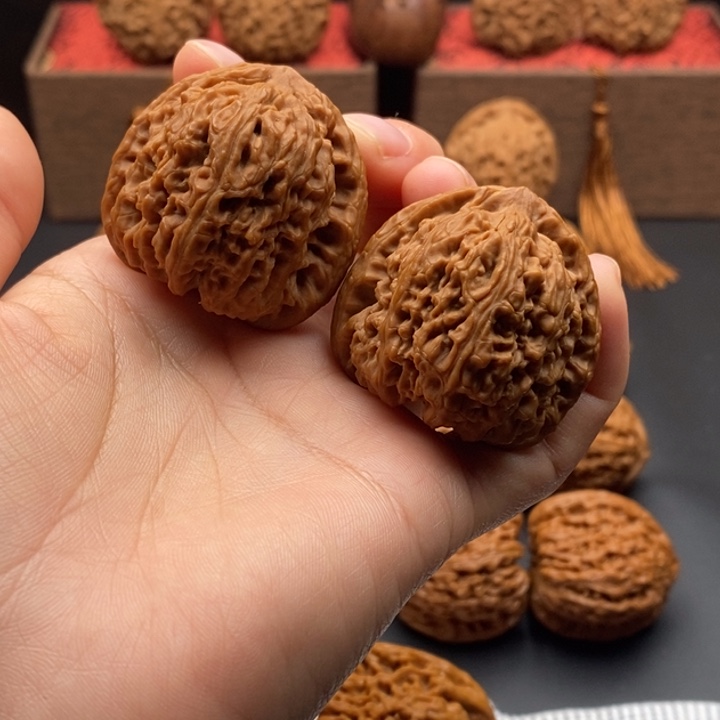 夏***₅文玩核桃吊坠三角爆球