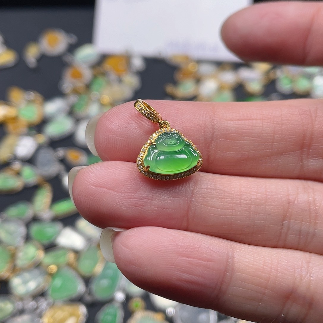 翡翠颈饰18K金镶嵌大*天然翡翠18kA货