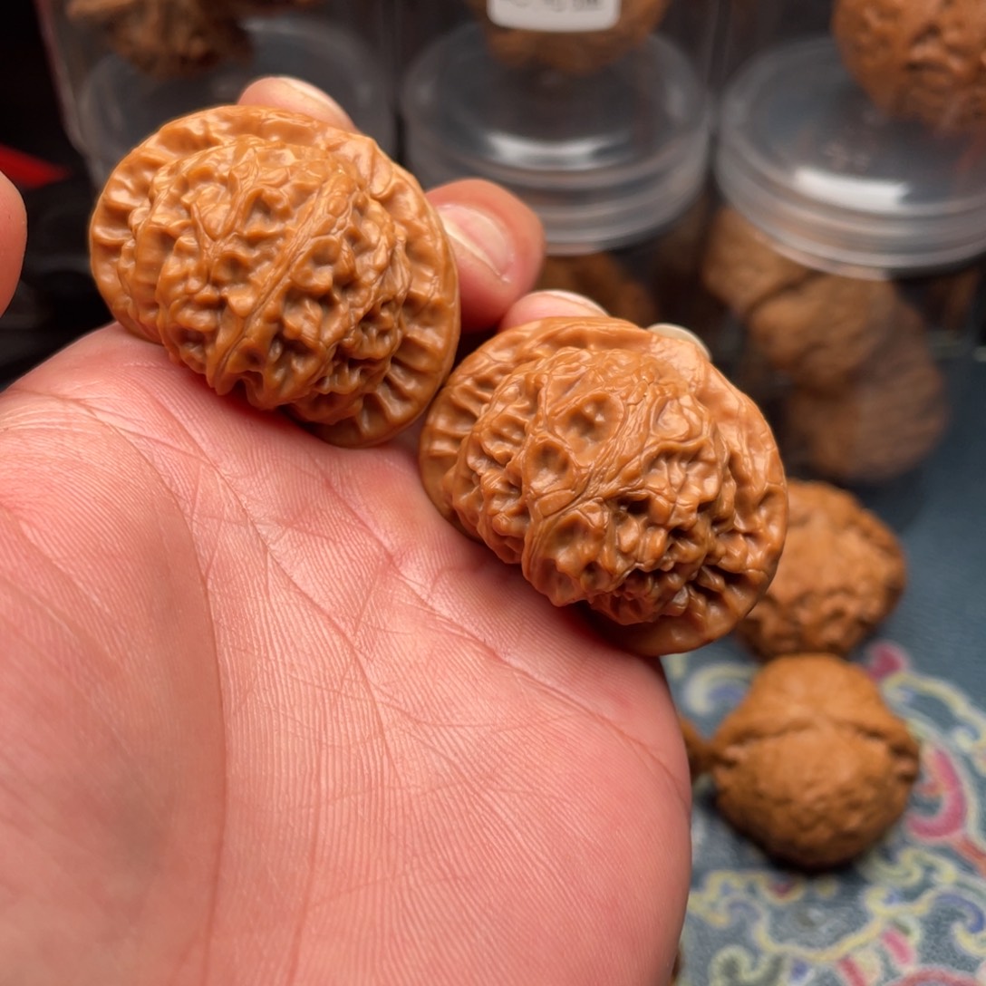 文玩核桃把件桃心宫灯