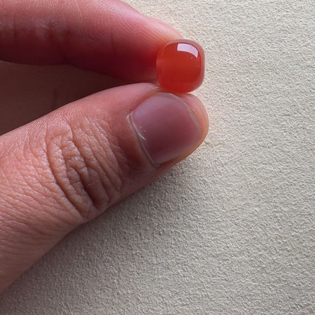 南红玛瑙老型10.3*9.2孔道有马牙未镶嵌