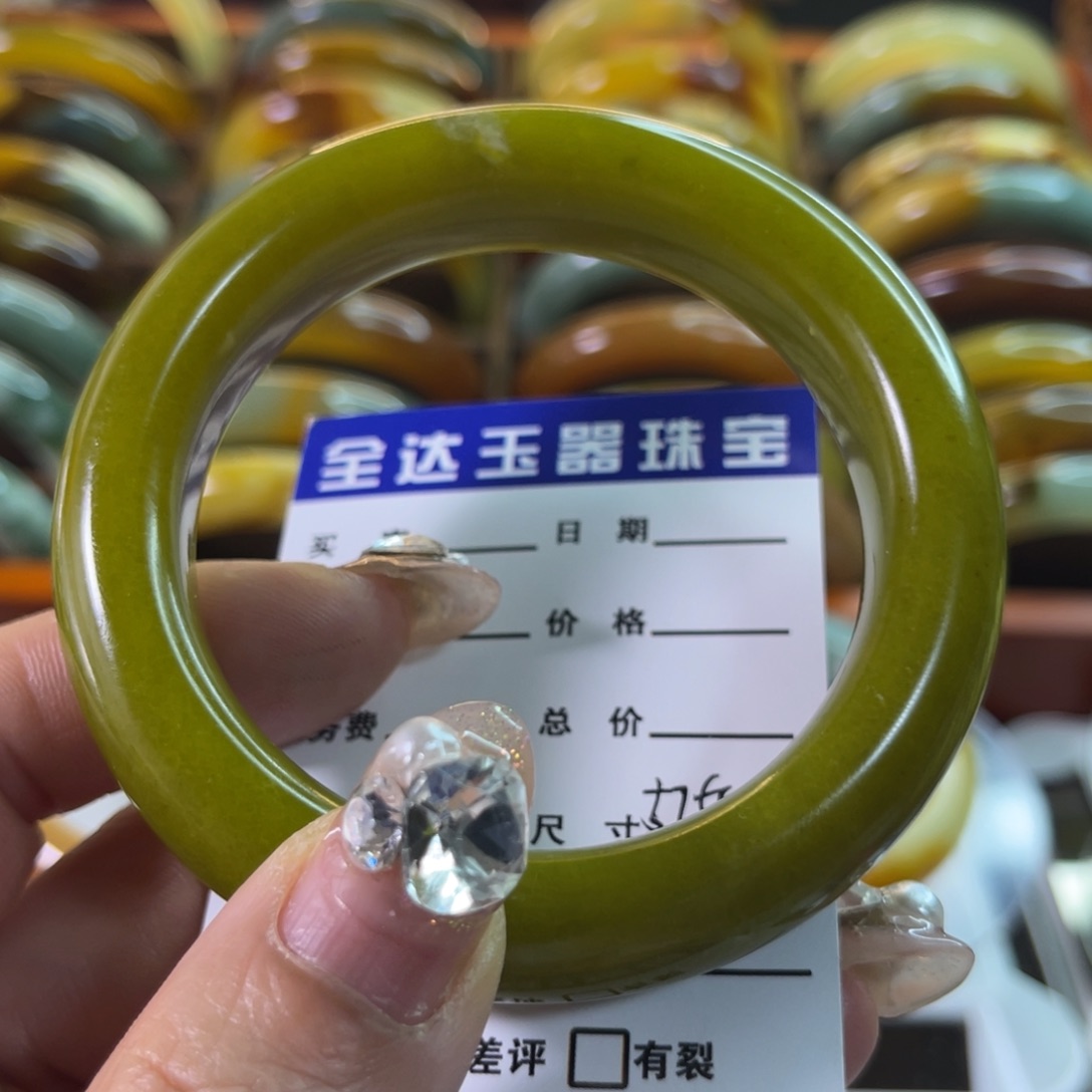 蛇纹石玉手镯未镶嵌