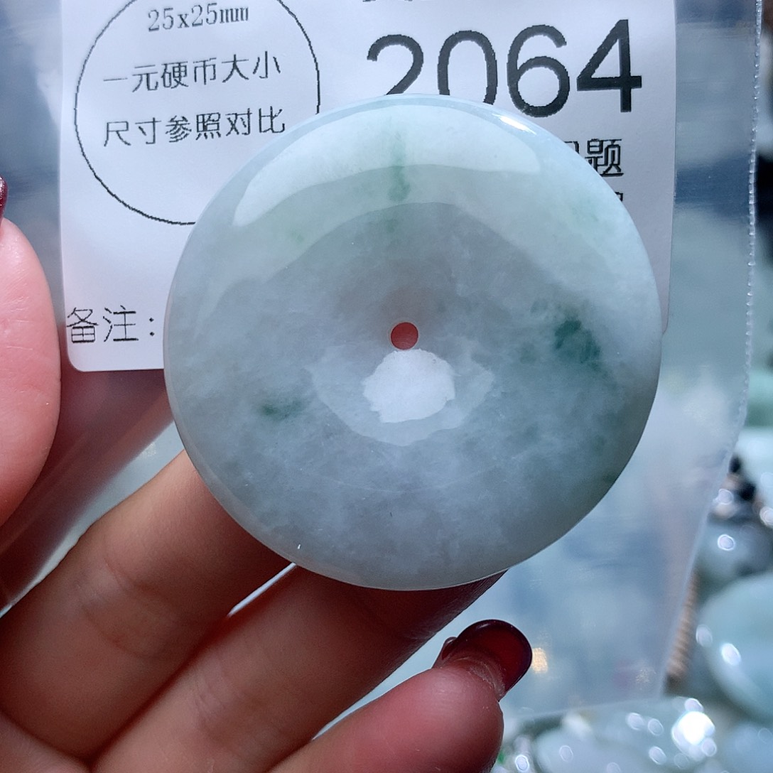 翡翠挂件未镶嵌2064。