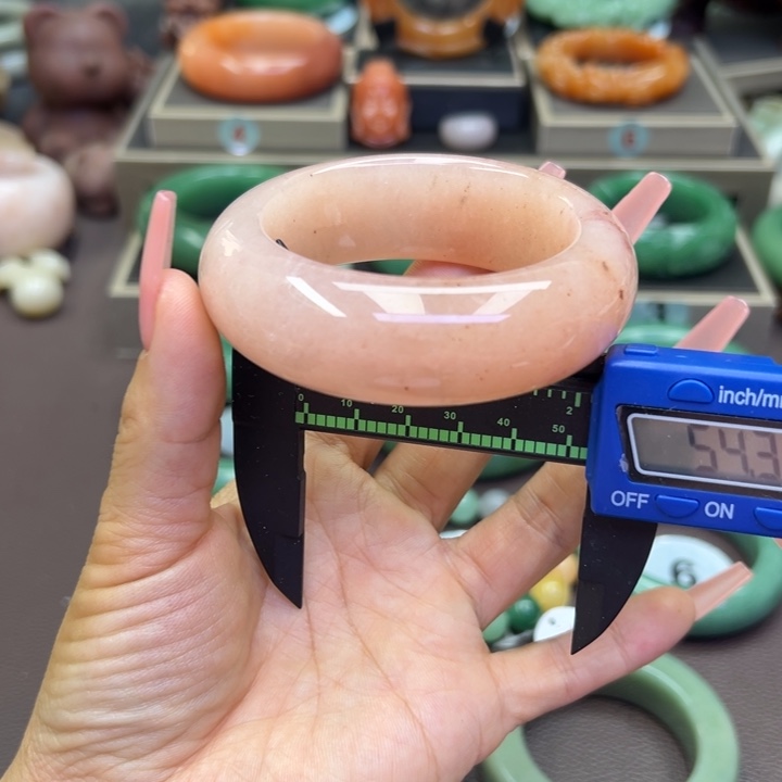 未镶嵌手镯石英岩玉