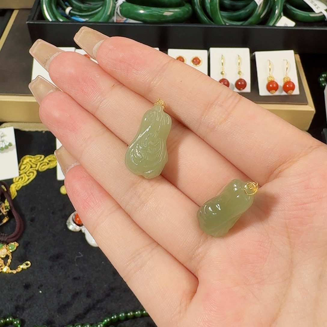 和田玉（碧玉）白菜18K金镶嵌