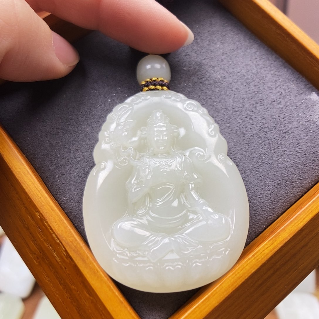 颈饰未镶嵌和田玉大势至属马佩戴