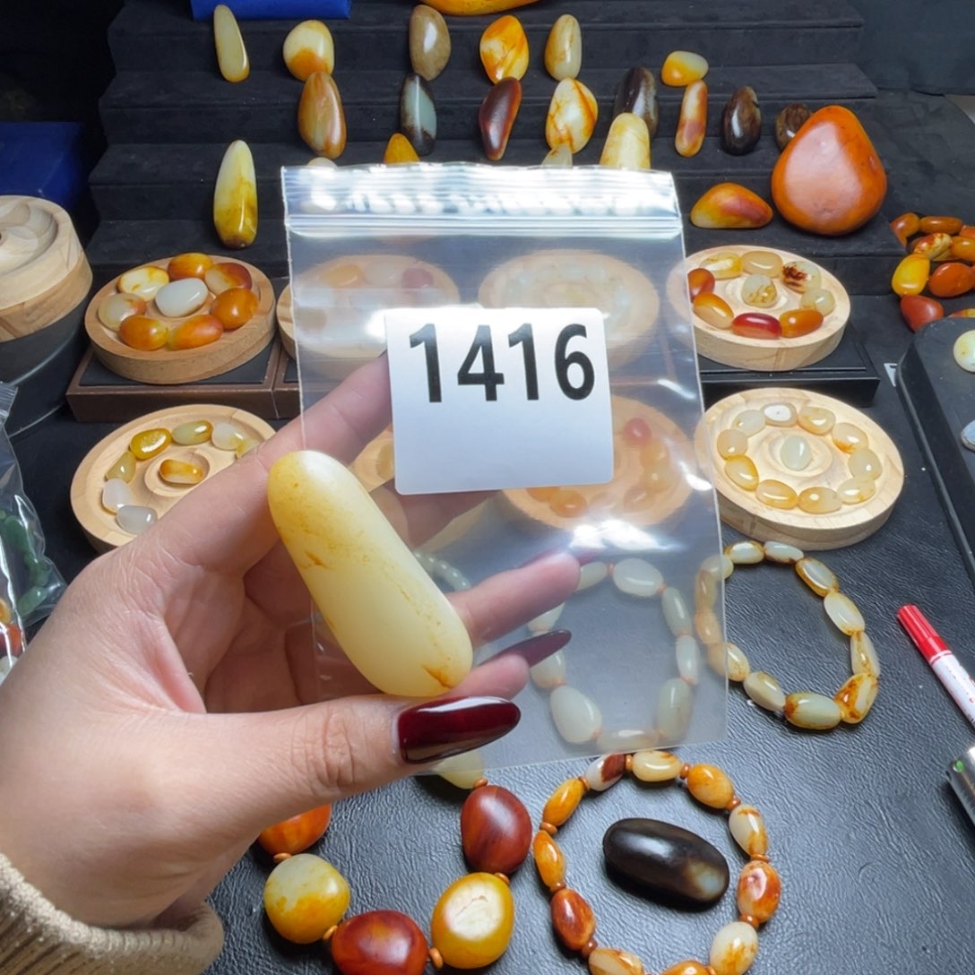 V***S和田玉未镶嵌手链