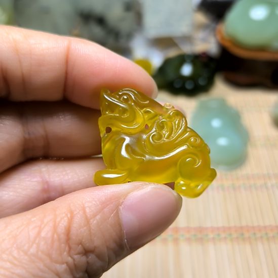 蛇纹石玉未镶嵌颈饰