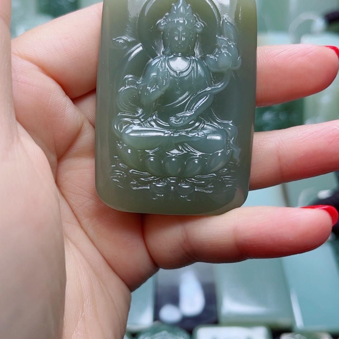 贺***龙和田玉未镶嵌颈饰