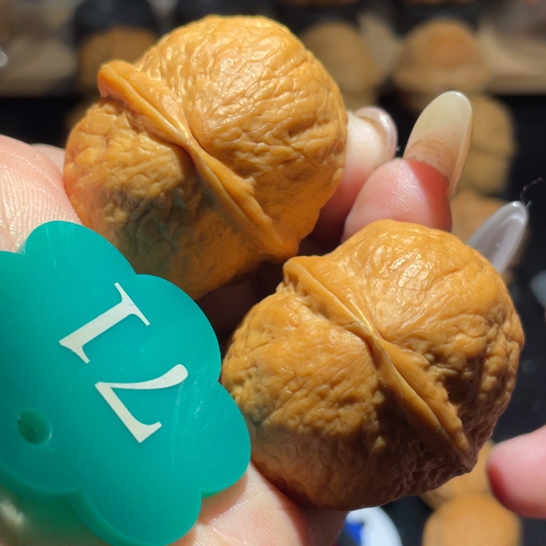 冰墩墩38尺寸核桃。 