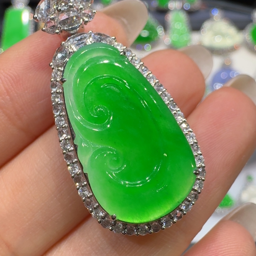 翡翠18K金镶嵌颈饰收到货48小时鉴赏期