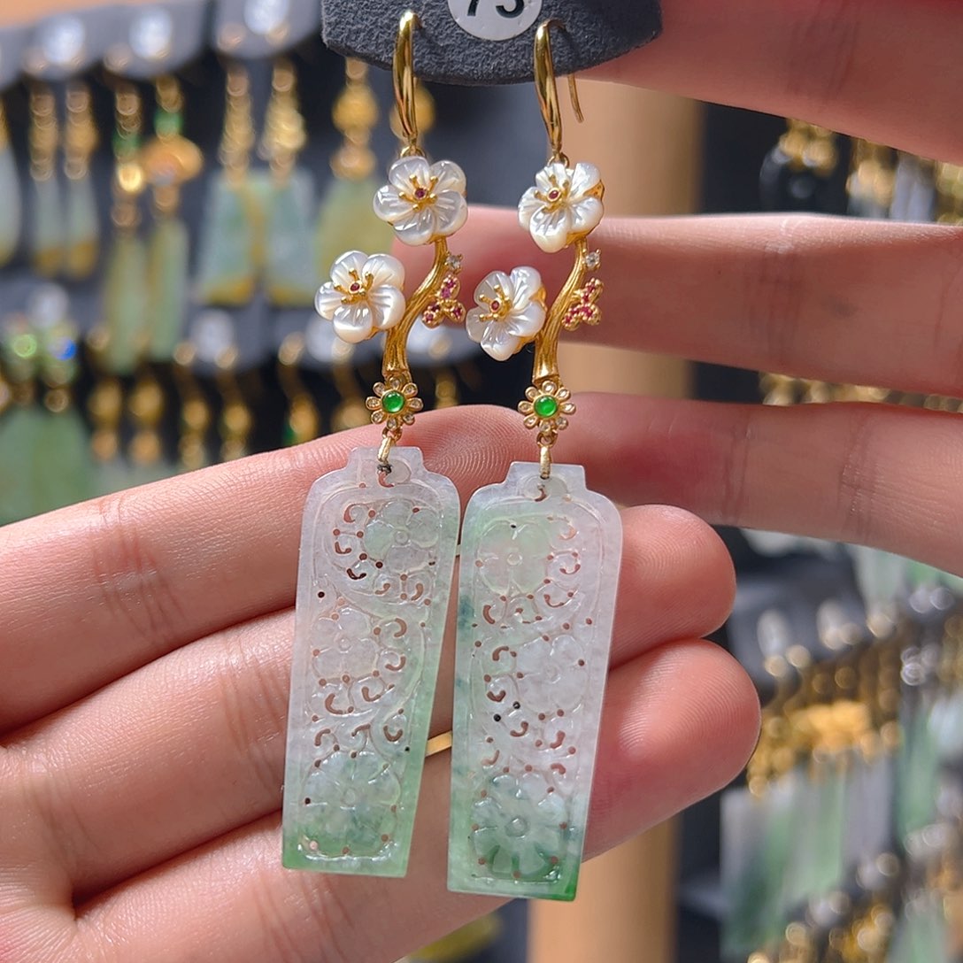 未镶嵌翡翠耳饰翡翠