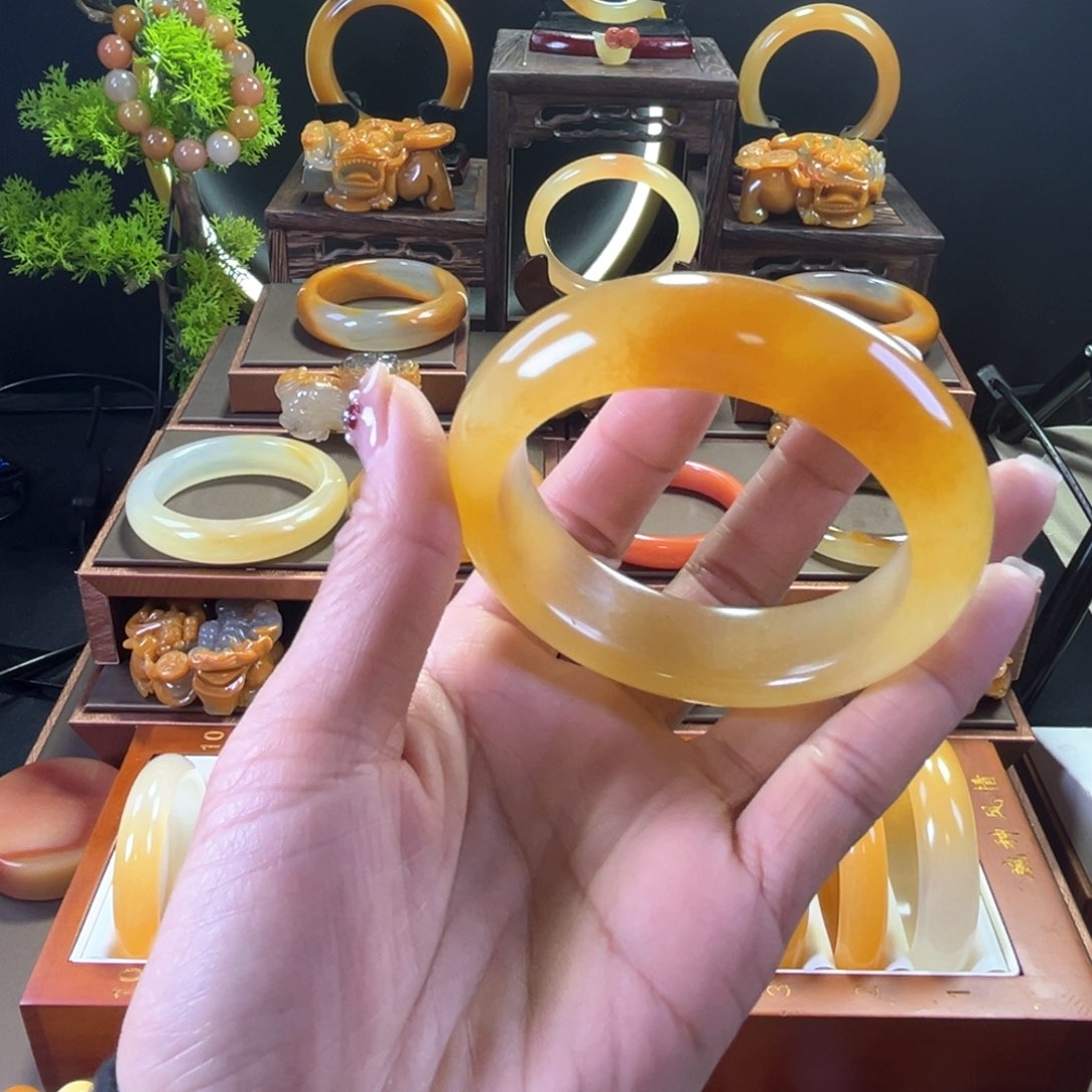 未镶嵌手镯石英质玉