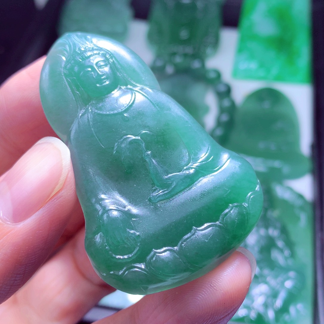 旷****定制翡翠未镶嵌天然翡翠A货毛货挂件