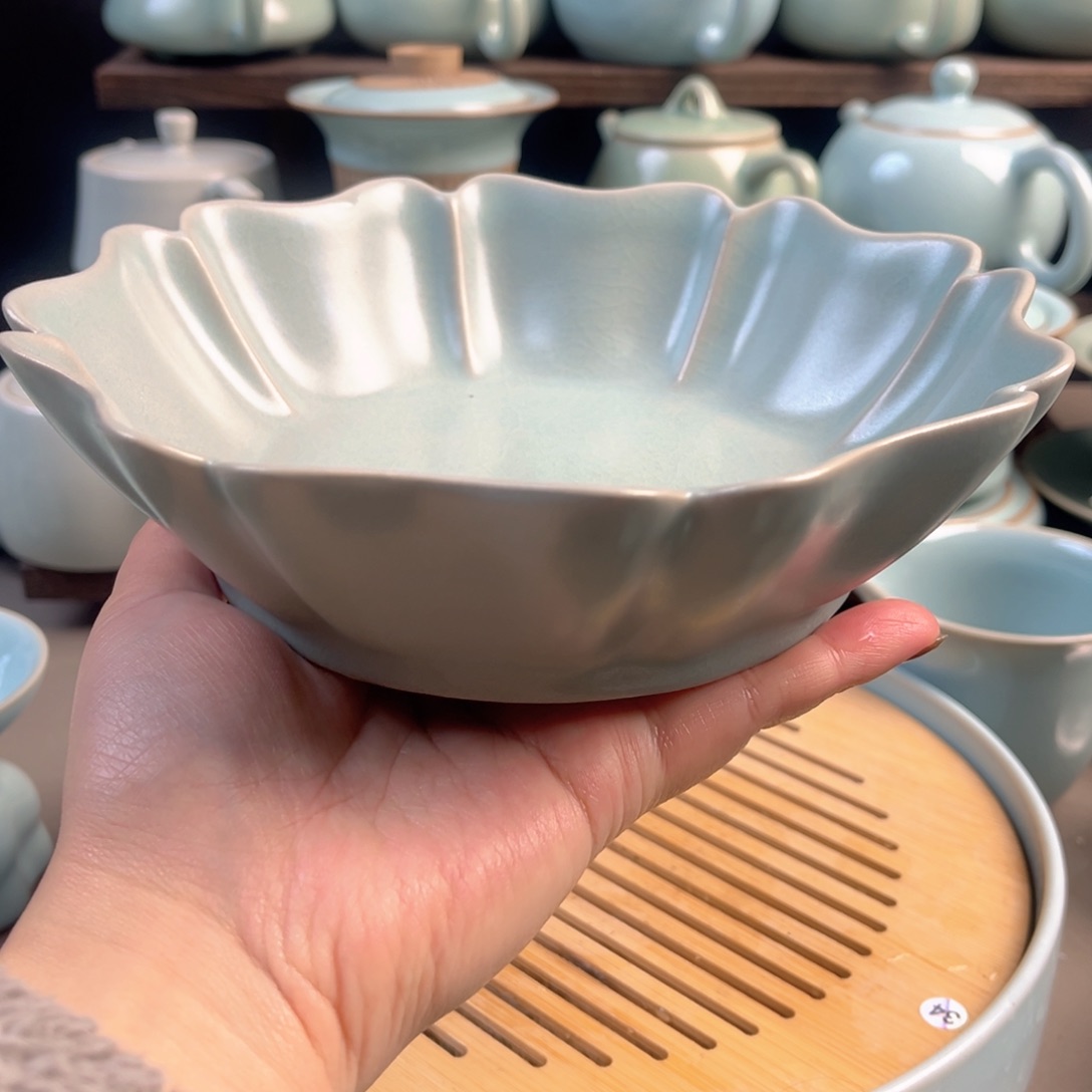 摆件陶瓷仿古釉葵口洗微瑕