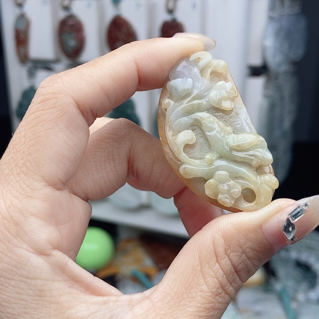 翡翠颈饰未镶嵌翡翠