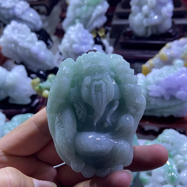 翡翠未镶嵌把件财神