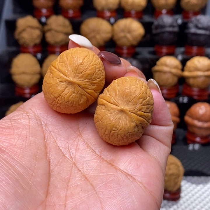 文玩核桃把件小鸟元宝…………107