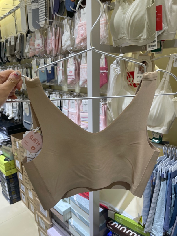 裸感无痕防下垂收副乳防外扩四季通用透气大胸显小内衣