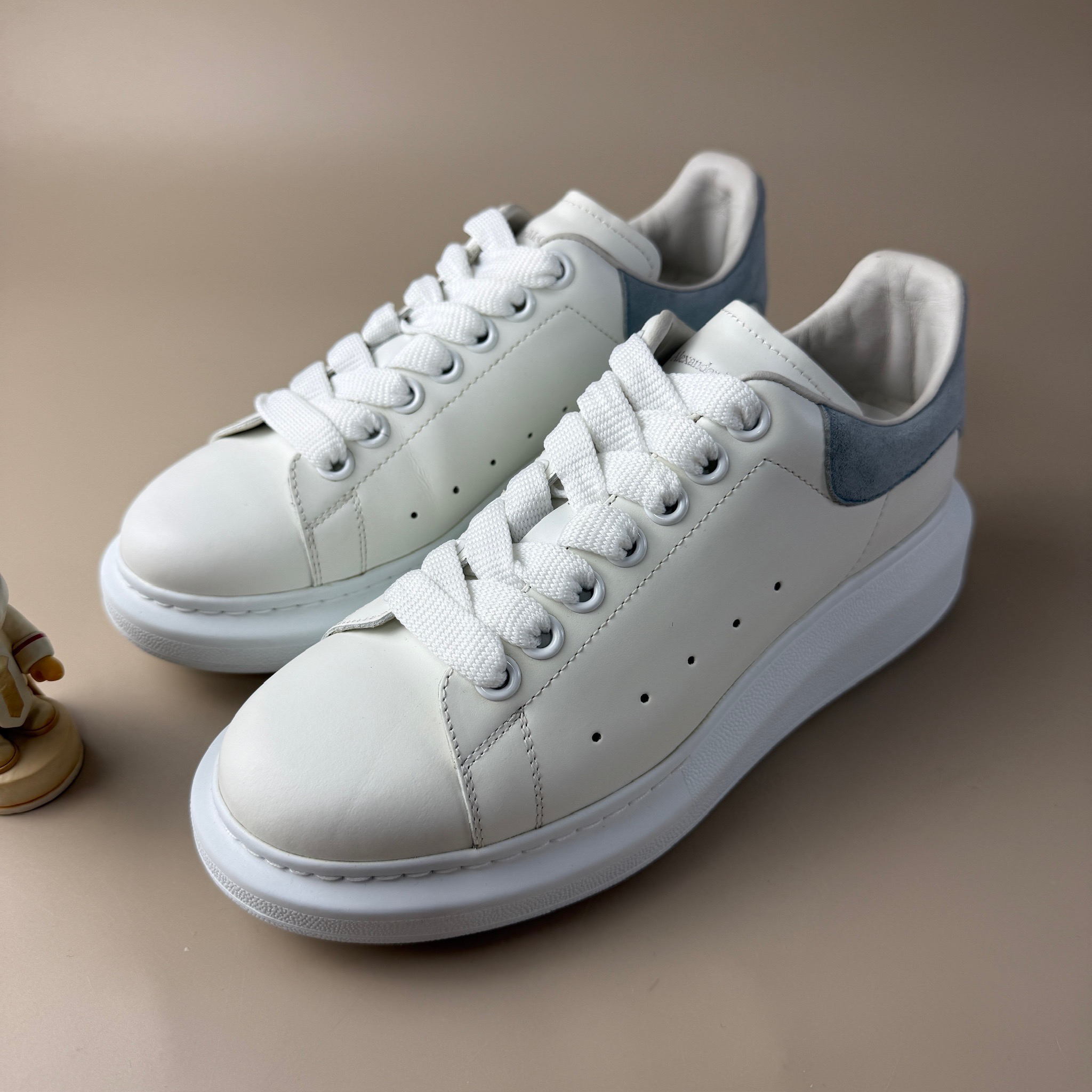 99新 Alexander McQueen/亚历山大·麦昆 天使蓝麂皮 38码 YLP3833