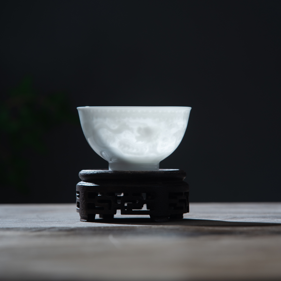 山月闲 | 内模印暗刻三狮绣球杯高温超薄胎瓷150cc