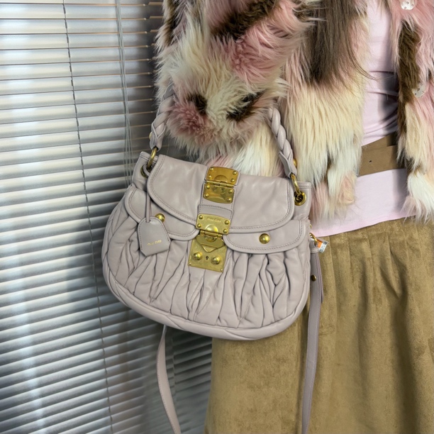 95新 MIU MIU/缪缪 裸粉色元宝手提斜挎包jx