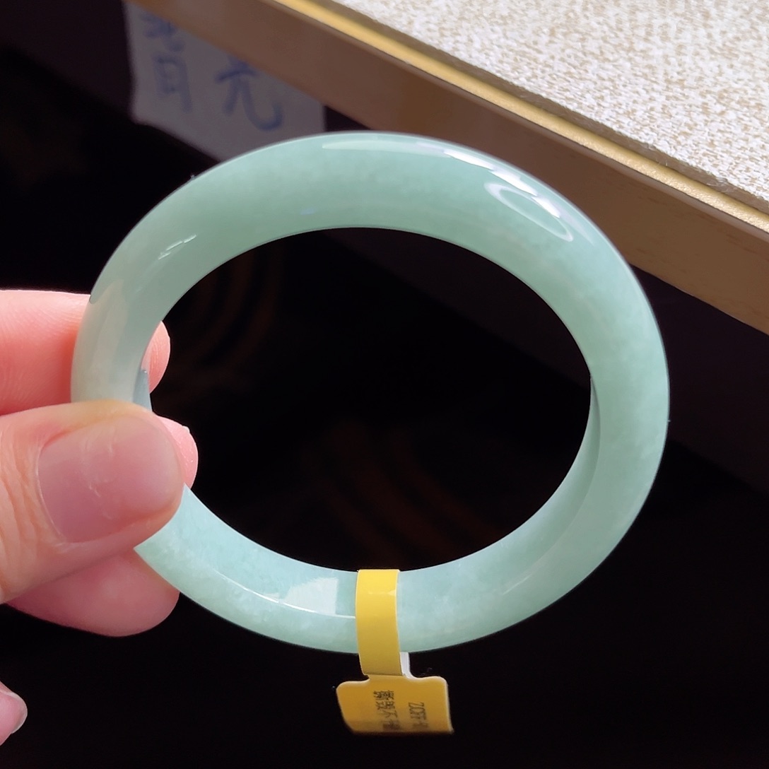 翡翠手镯未镶嵌手镯