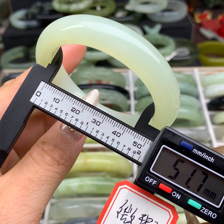 蛇纹石玉未镶嵌手镯553