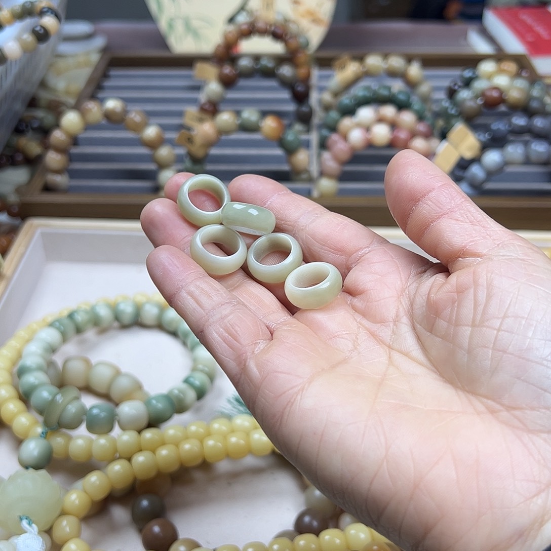 白玉菩提吊坠跑环