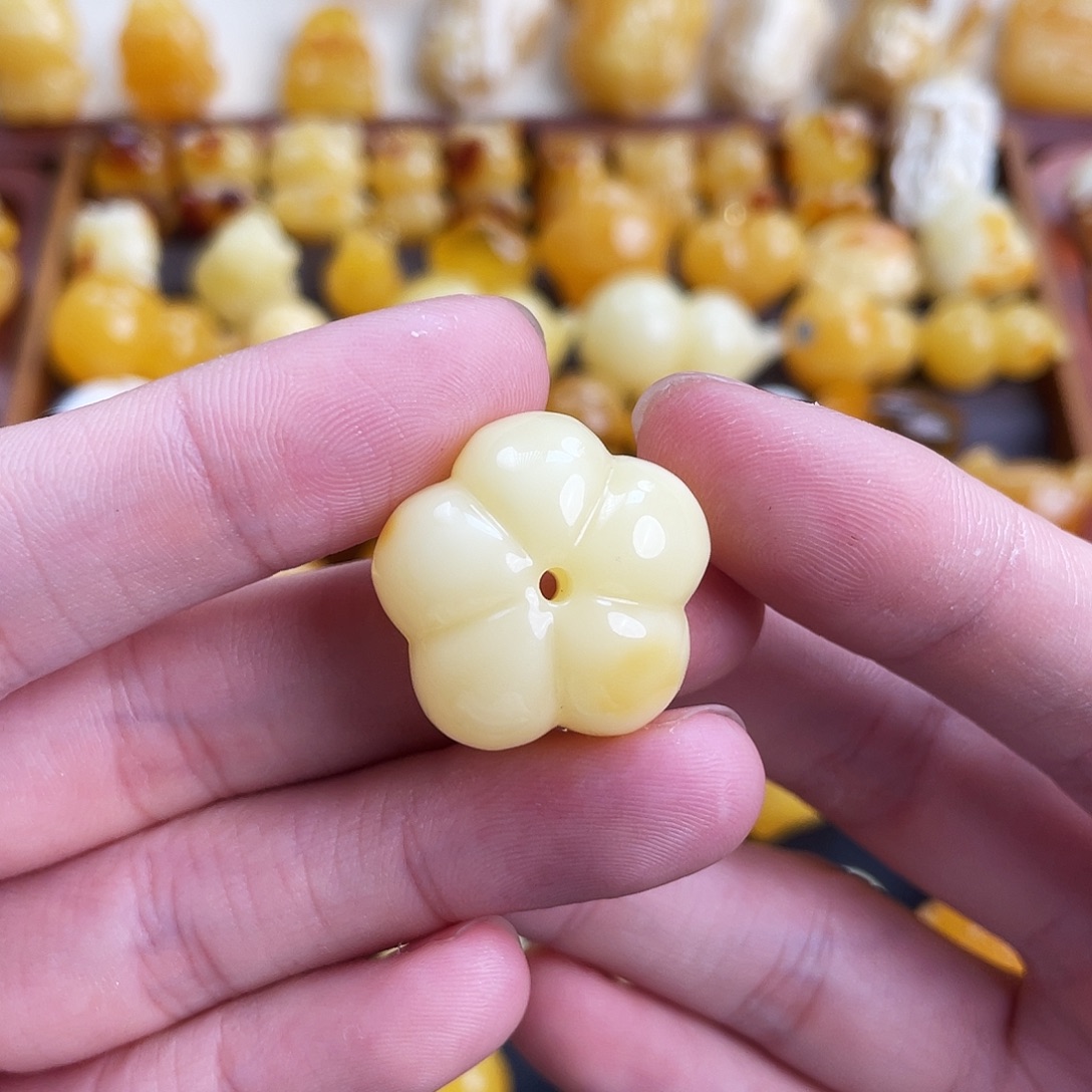 霭***云琥珀未镶嵌珠宝奇石