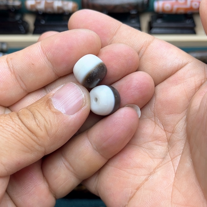 玛瑙/玉髓颈饰未镶嵌左**宝