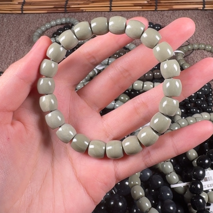 和田玉手链未镶嵌阿*