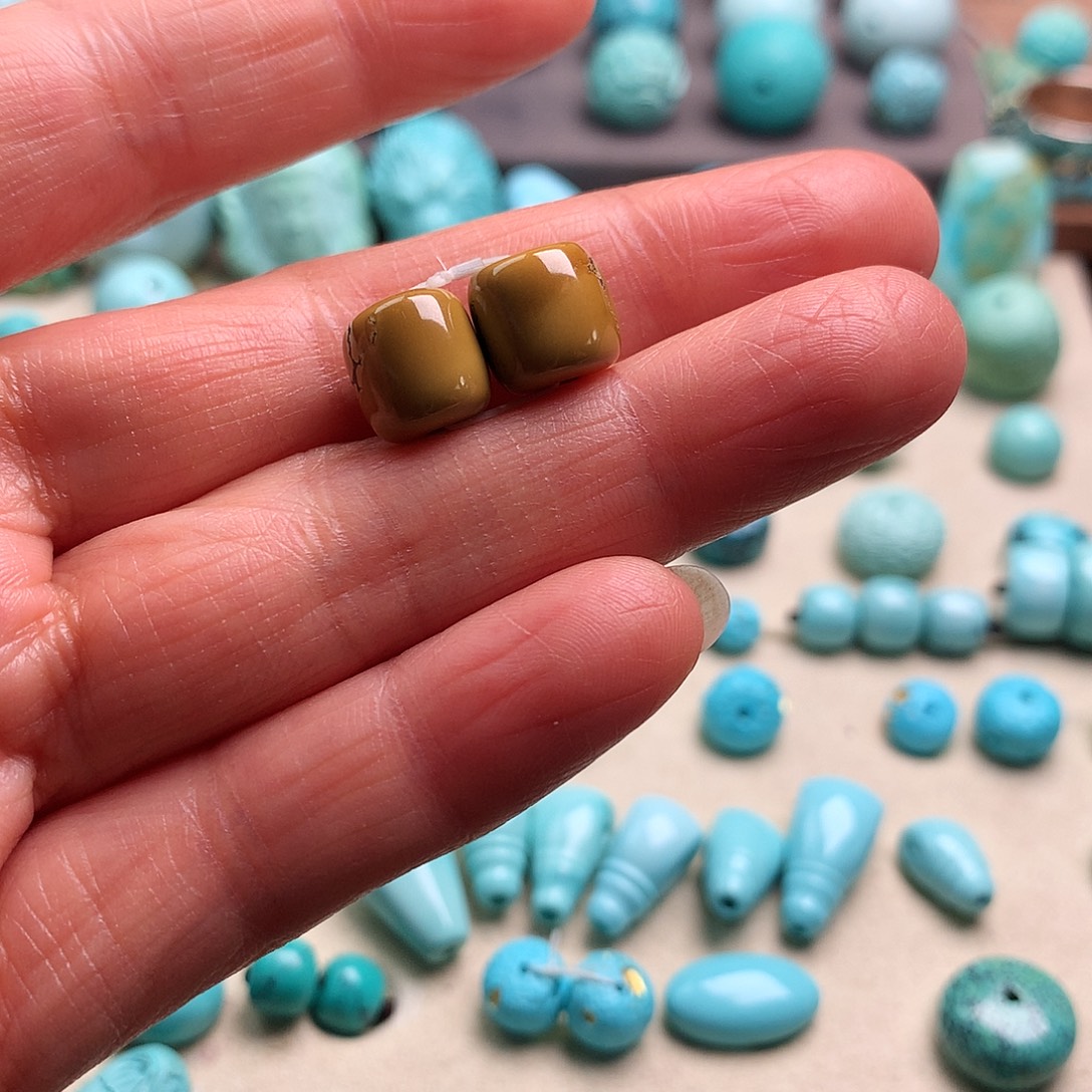 绿松石未镶嵌颈饰