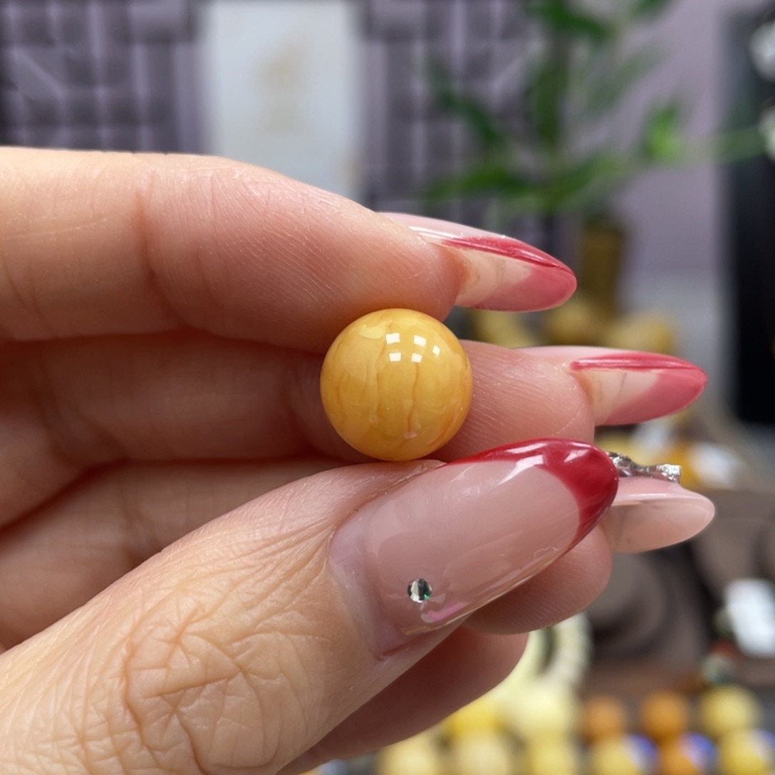 琥珀裸石未镶嵌10.8mm微瑕