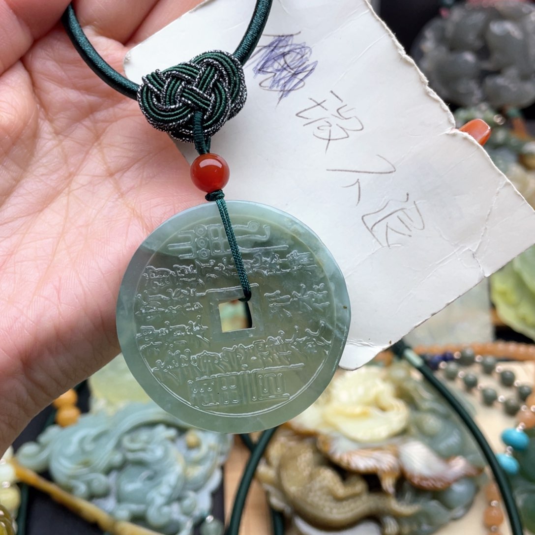 蛇纹石玉颈饰未镶嵌