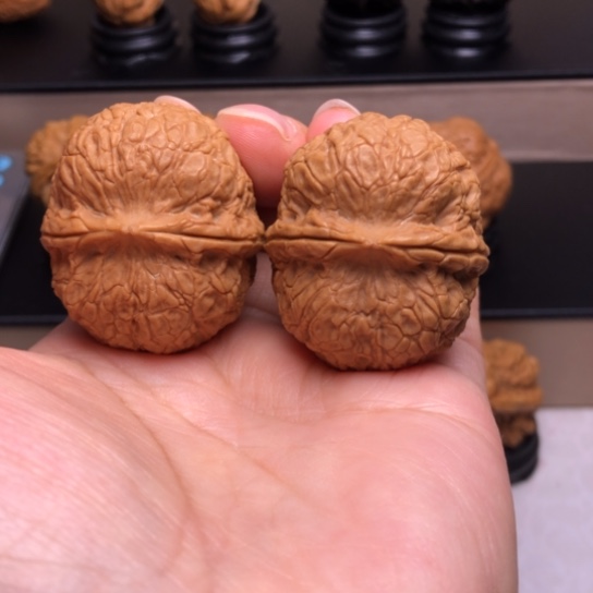 文玩核桃把件金钱蟒元宝36