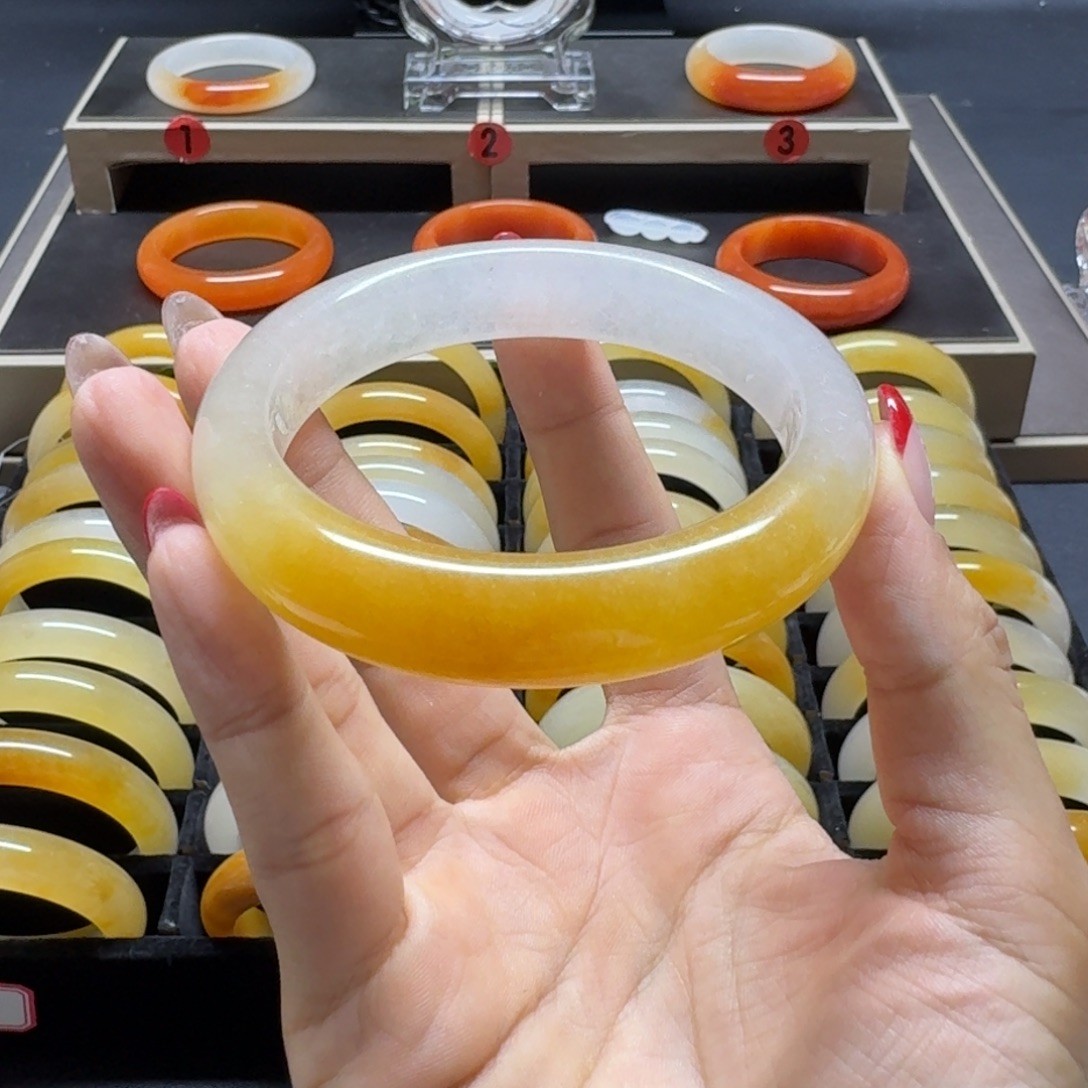 李***瑟石英质玉（黄龙玉）未镶嵌手镯