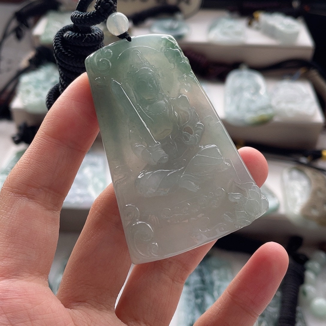 用***5翡翠未镶嵌颈饰虚空