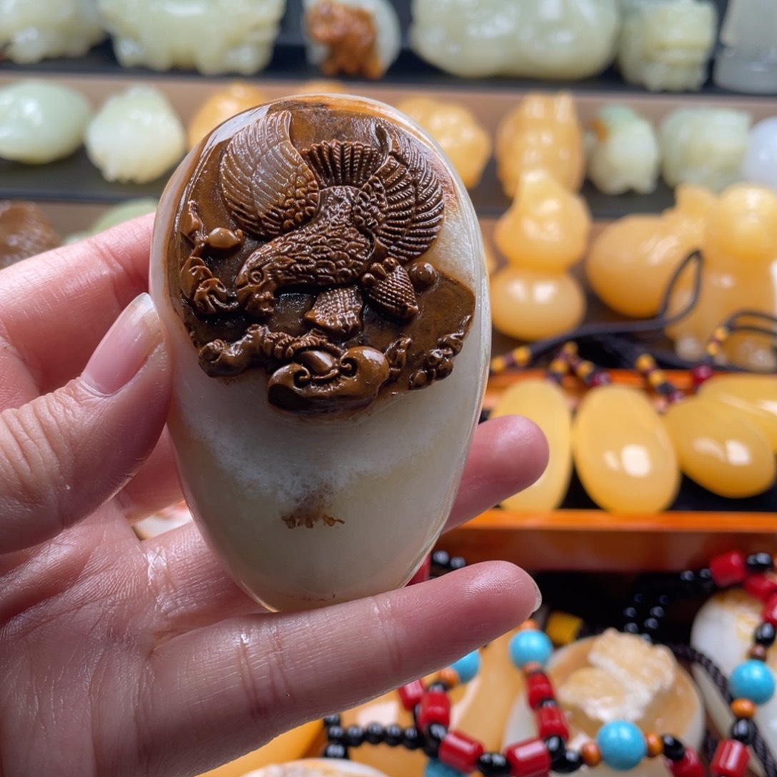 凤***天石材天然古青石手把件