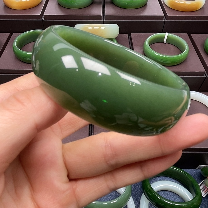 和田玉未镶嵌手镯