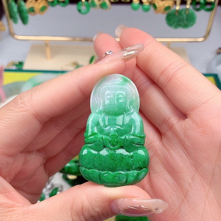 翡翠颈饰未镶嵌翡翠