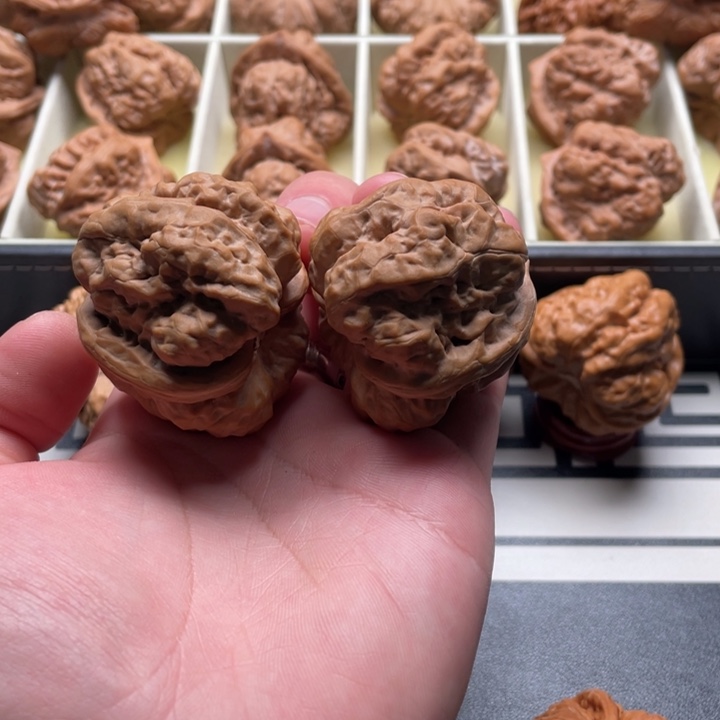 绾***绾吊坠文玩核桃蛙王