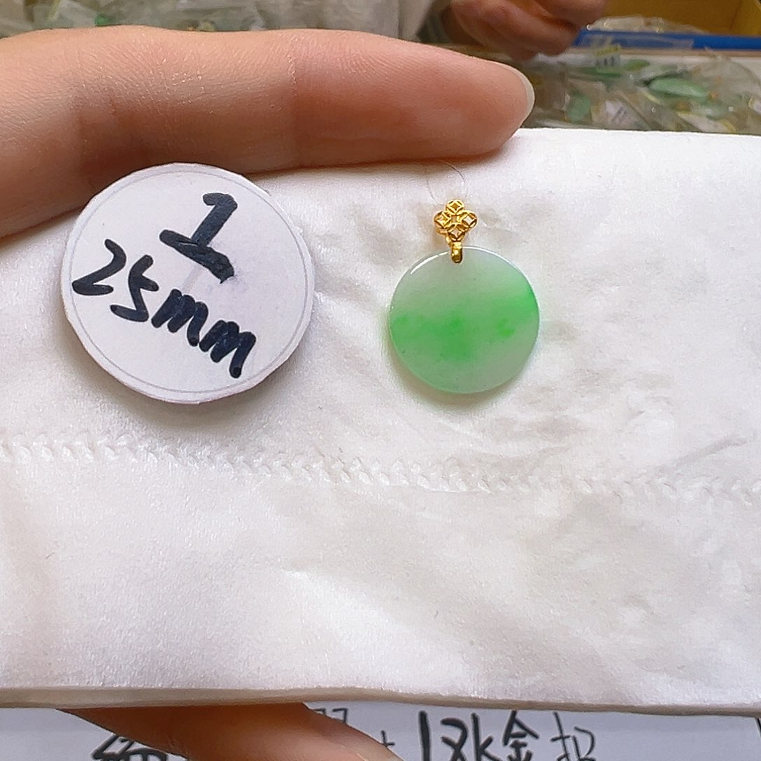 翡翠颈饰18K金镶嵌翡翠