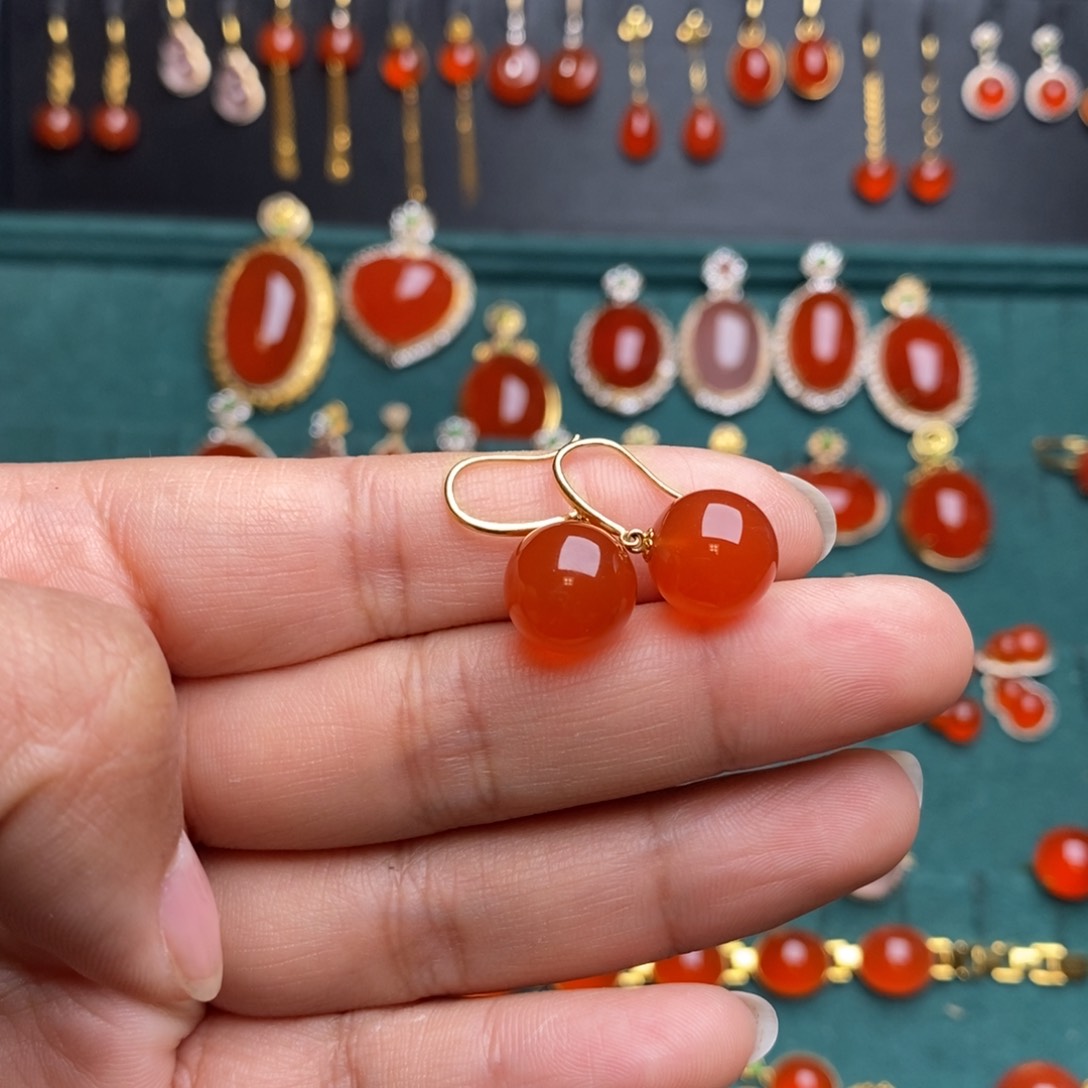 18K金镶嵌南红玛瑙耳饰婷*