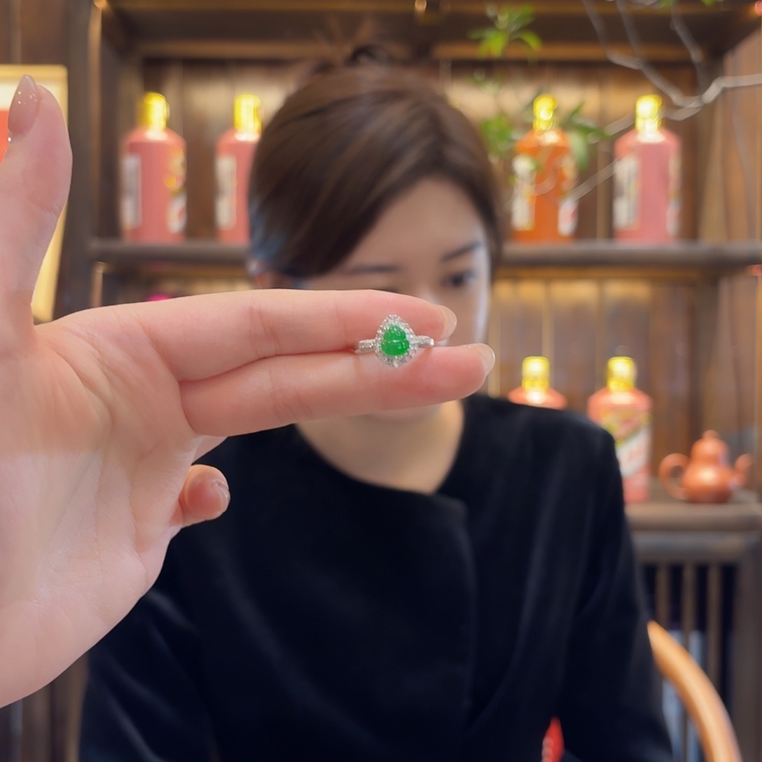 翡翠戒指18K金镶嵌戒指