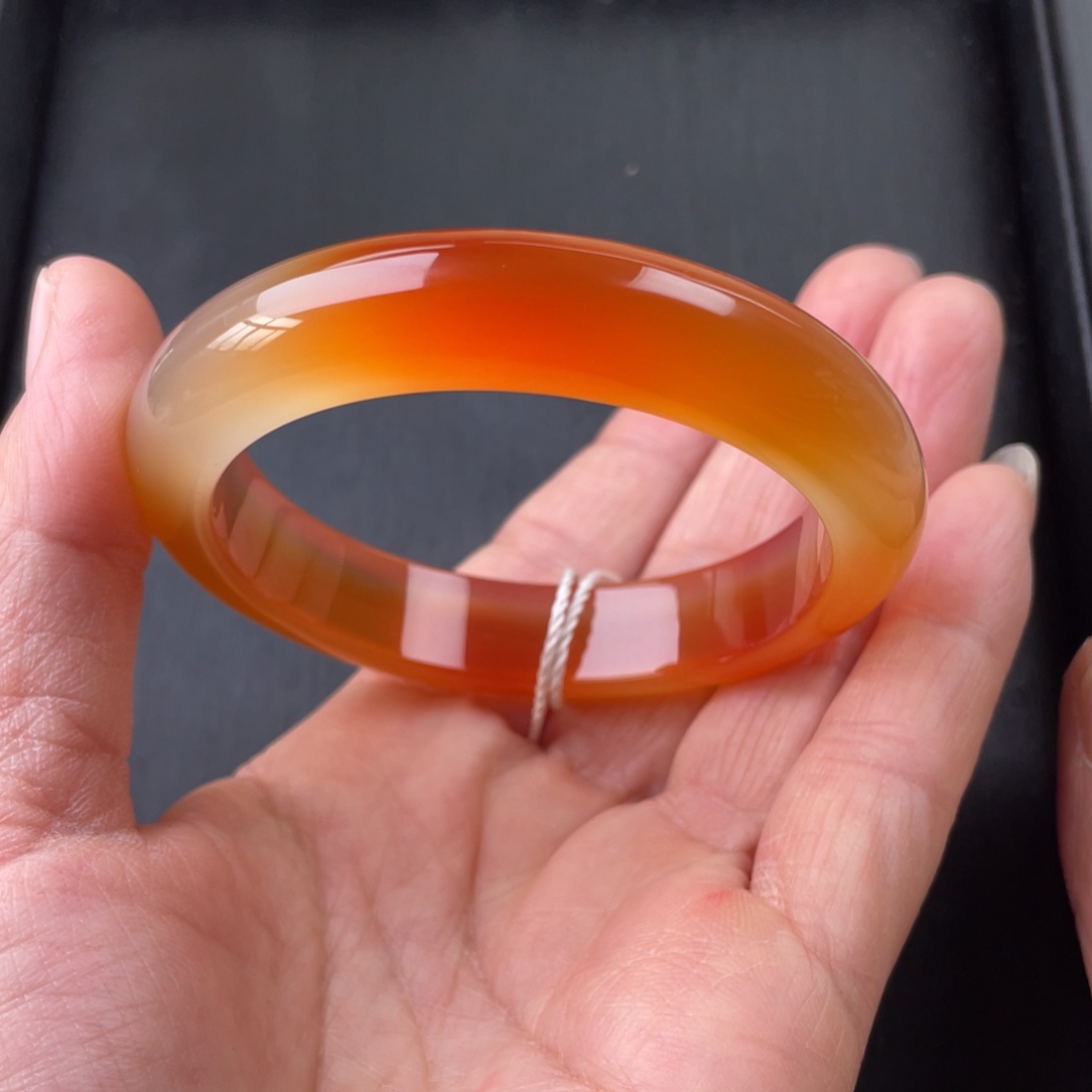 玛瑙/玉髓手镯未镶嵌54.7圈口