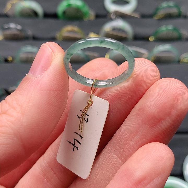 翡翠戒指未镶嵌R****r戒指