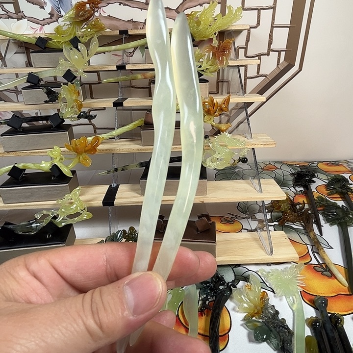 南***。蛇纹石玉未镶嵌发簪