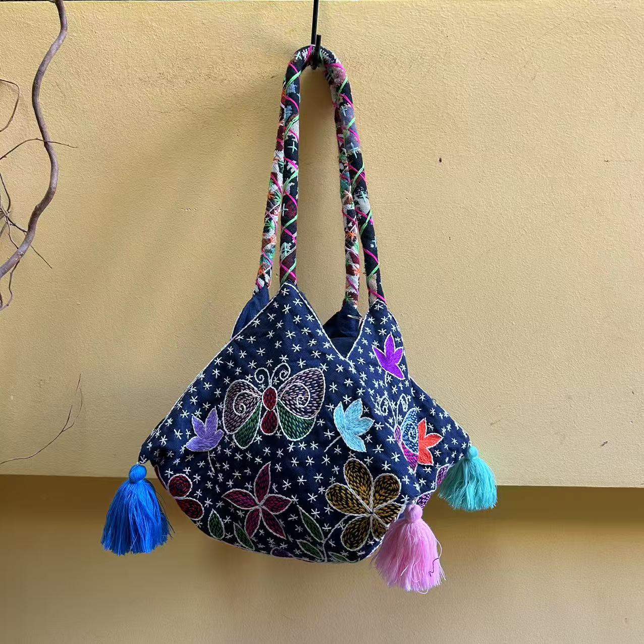 四两民族风全手工刺绣百搭单肩包