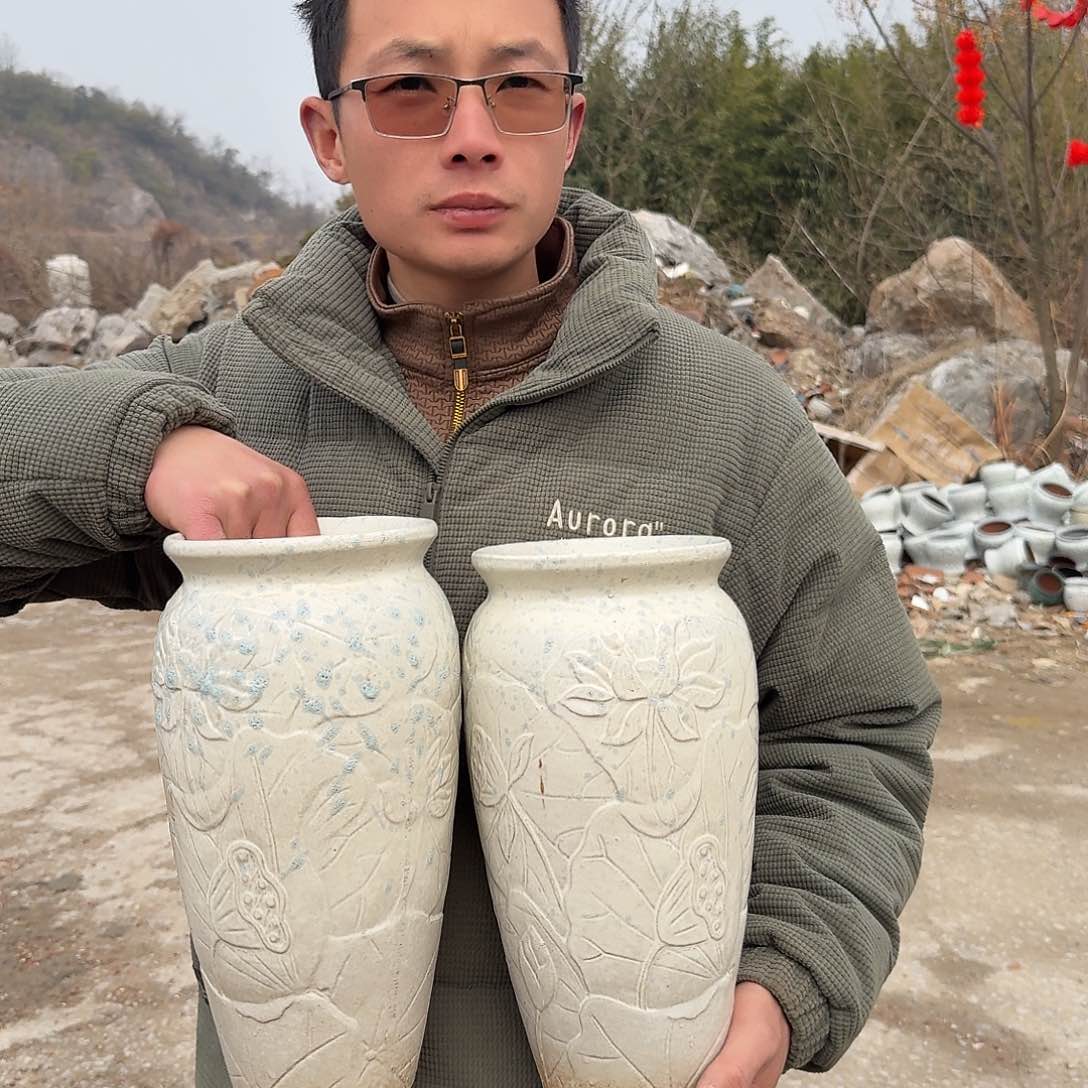 紫砂花盆口14.5高32（两个荷花白色