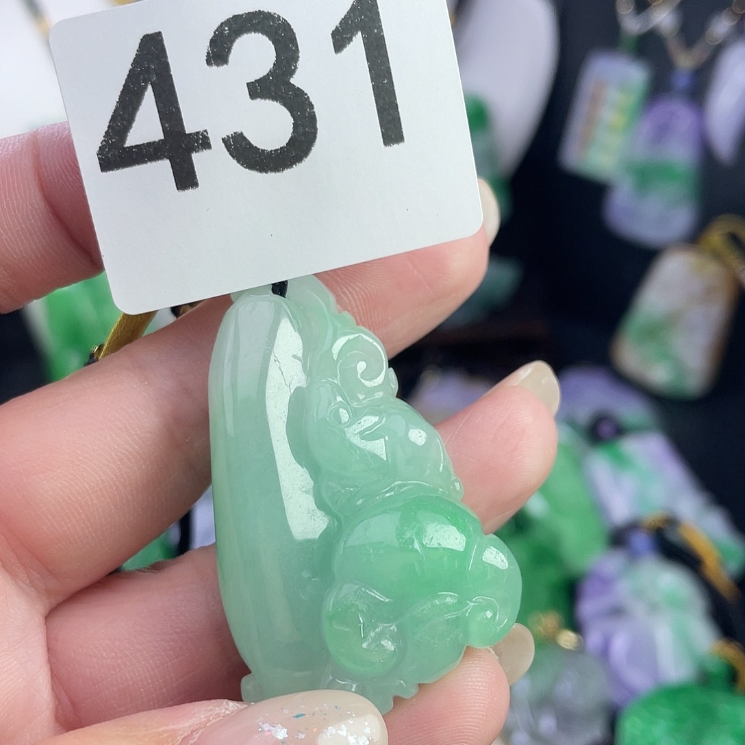 翡翠未镶嵌吊坠(赠链)